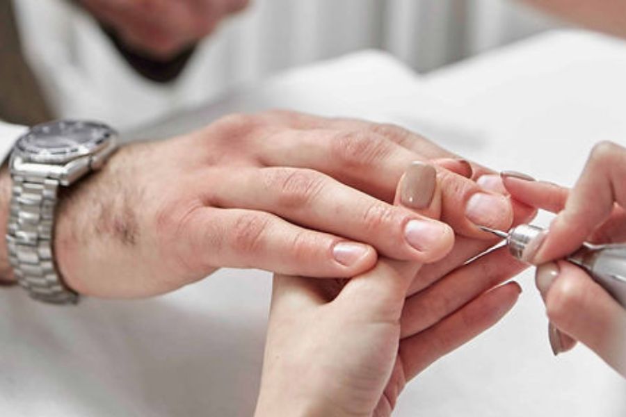 Male Manicures at Skinoza Nail Salon in Greenwich: Grooming and Style for Men in London