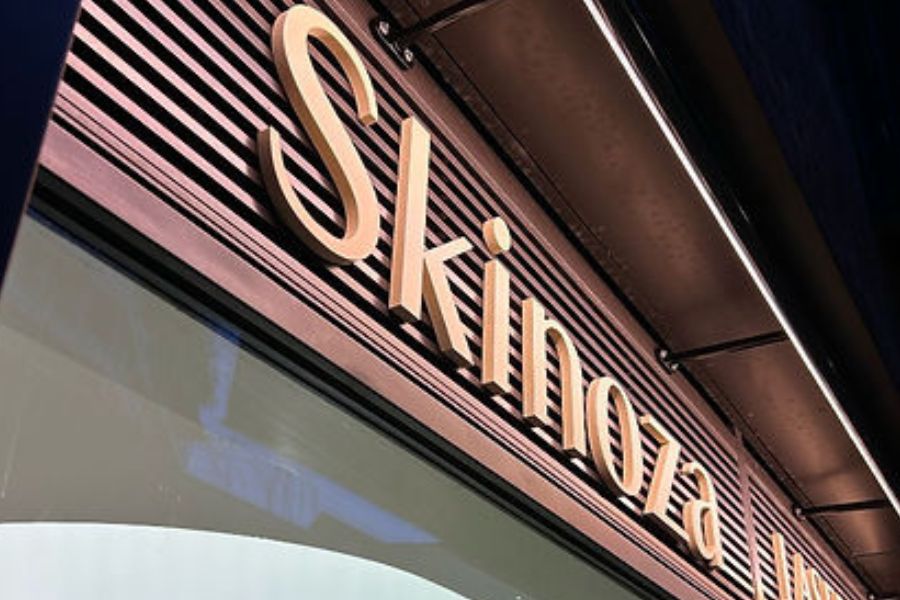 Step into Luxury at Skinoza Beauty Clinic: The Best Affordable Nail Salon in London